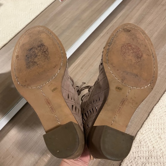 VINCE CAMUTO Women's TARITA Cutout Lace-Up Bootie - Picture 5 of 7